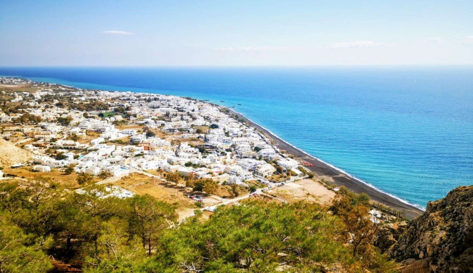 Mesa Vouno kamari santorini