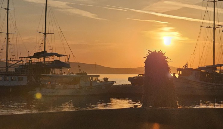 honeymoon sunset boats